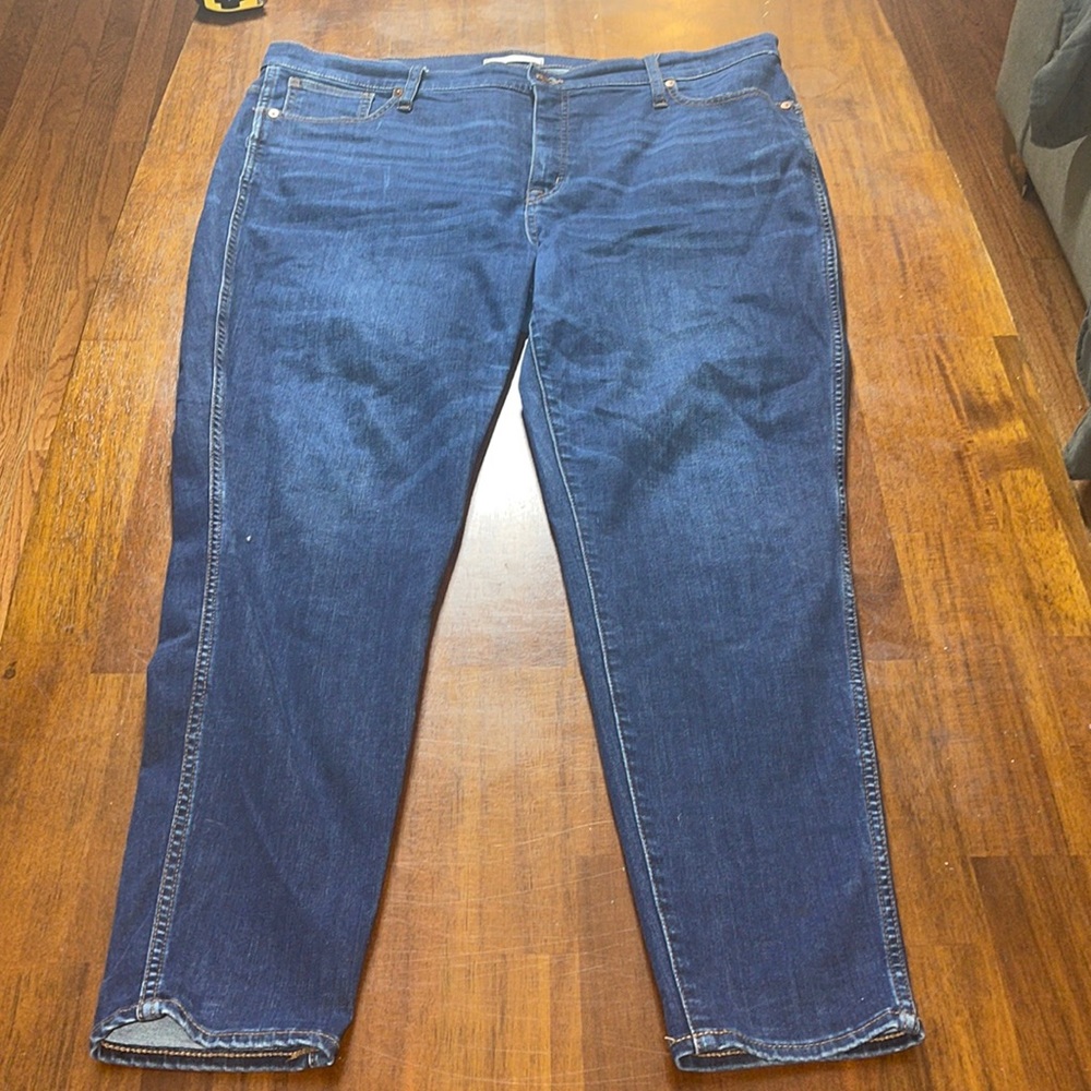 Madewell ladies 10 inch high-rise skinny jeans. Size 35. Medium blue wash.